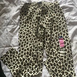 Basic Editions children is L/G 10/12 Leggings Cheetah print.